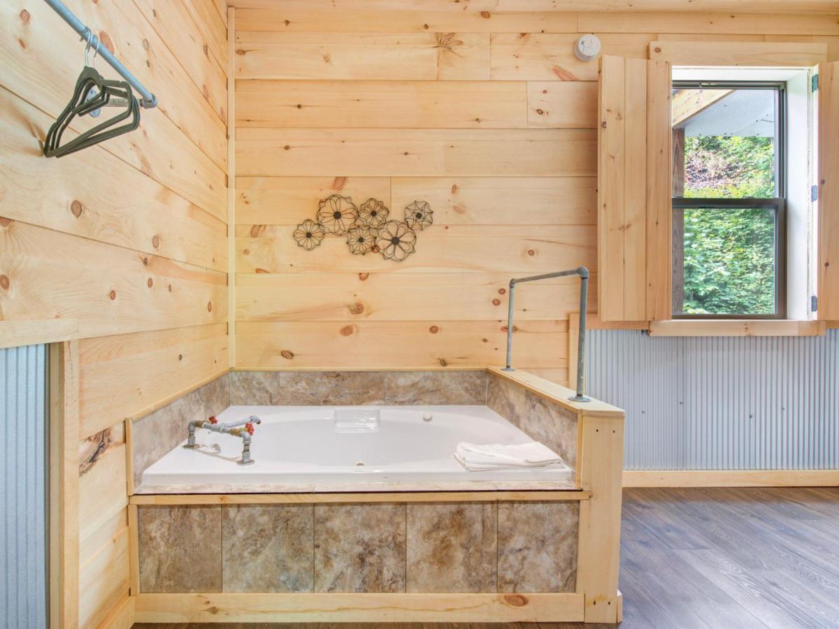 Bearly Hidden Villa Gatlinburg Exterior photo